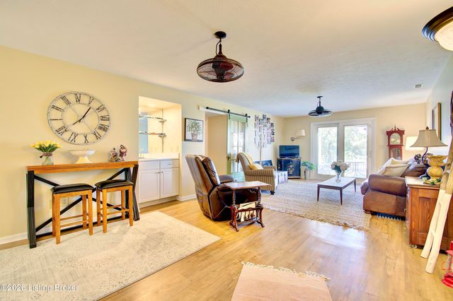 8465 Bridle Ct, Florence, KY 41042