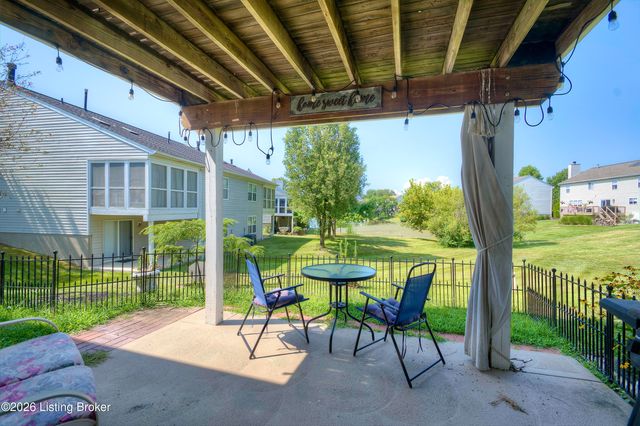 8465 Bridle Ct, Florence, KY 41042