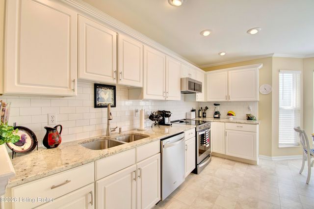 8465 Bridle Ct, Florence, KY 41042