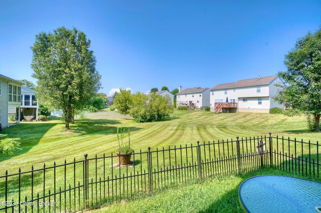 8465 Bridle Ct, Florence, KY 41042