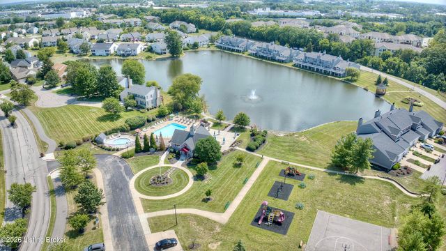 8465 Bridle Ct, Florence, KY 41042