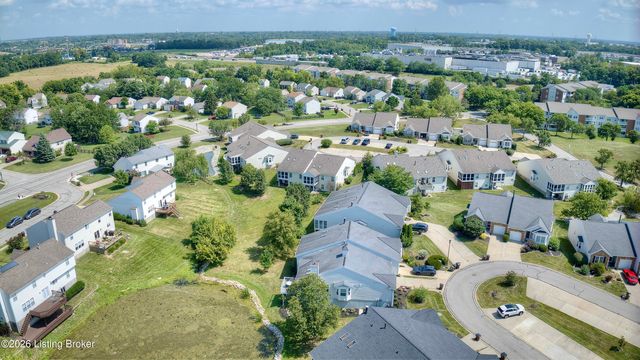 8465 Bridle Ct, Florence, KY 41042