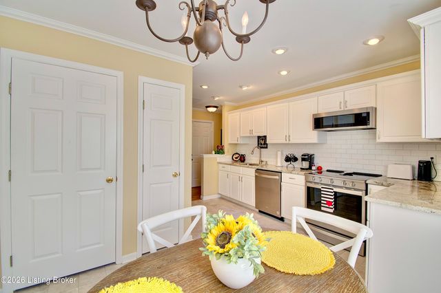 8465 Bridle Ct, Florence, KY 41042