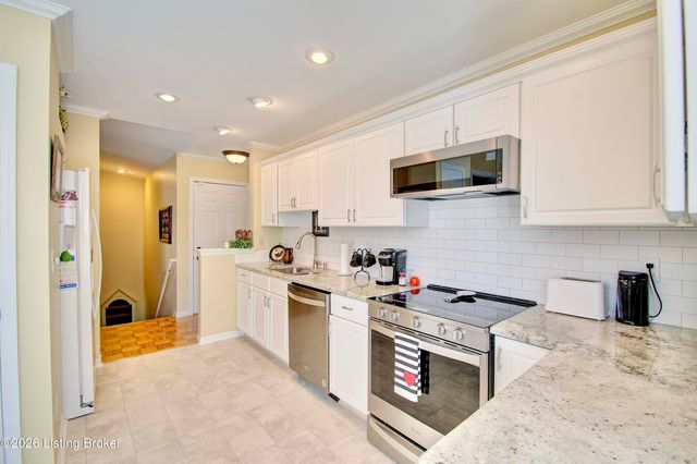 8465 Bridle Ct, Florence, KY 41042