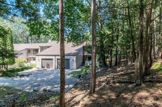 17542 Parkwood G, Spring Lake, MI 49456