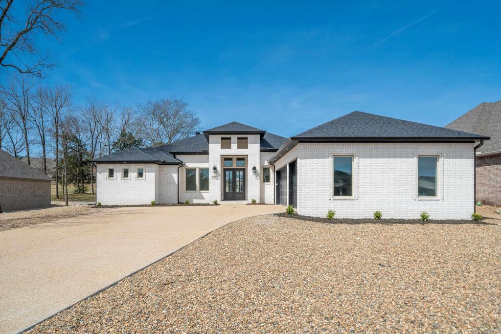 9 Linares Lane, Hot Springs Village, AR 71909