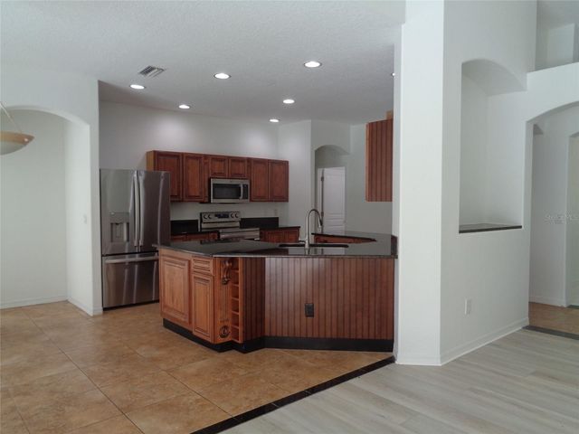 6102 SAVOY CIRCLE, Lutz, FL 33558