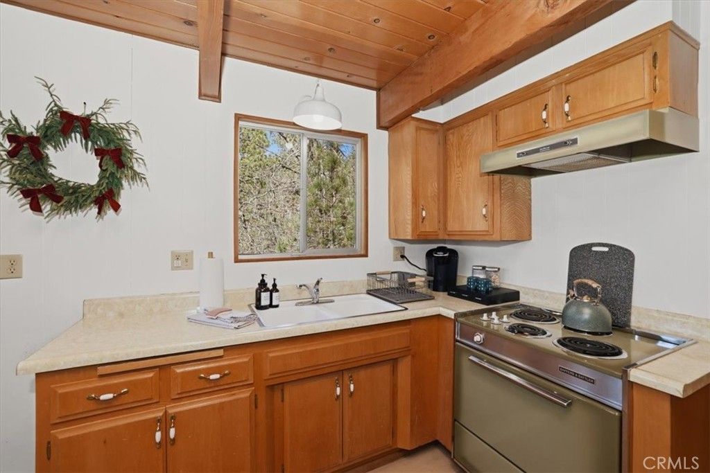 Image 10 of property listing at 1146 Ridge, Fawnskin, CA 92333