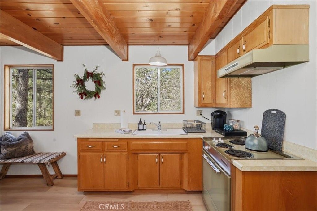 Image 11 of property listing at 1146 Ridge, Fawnskin, CA 92333