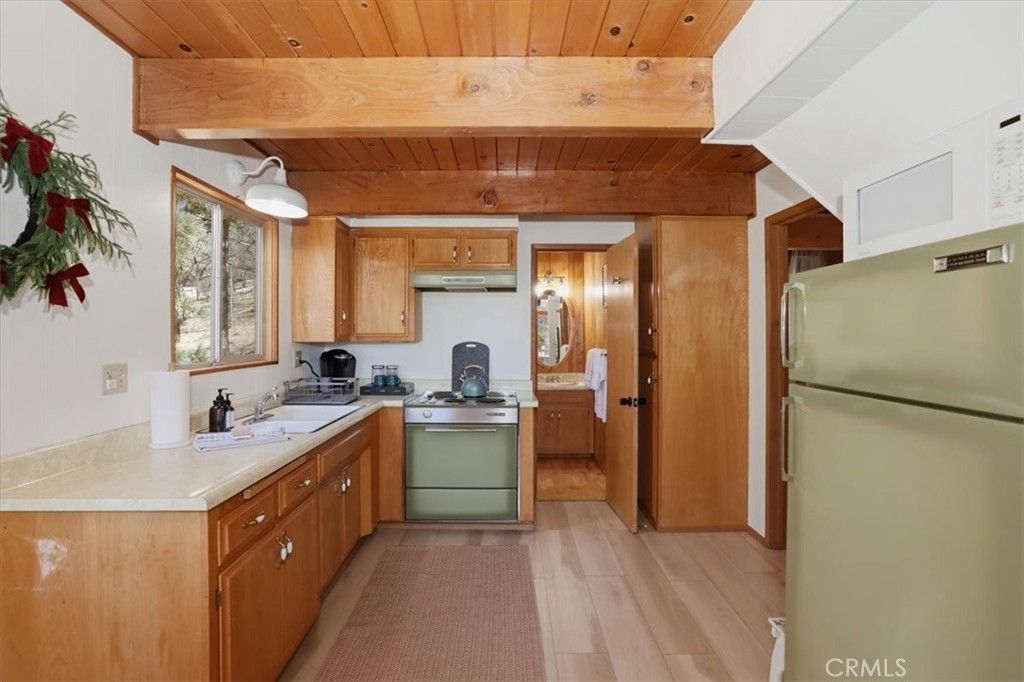 Image 13 of property listing at 1146 Ridge, Fawnskin, CA 92333