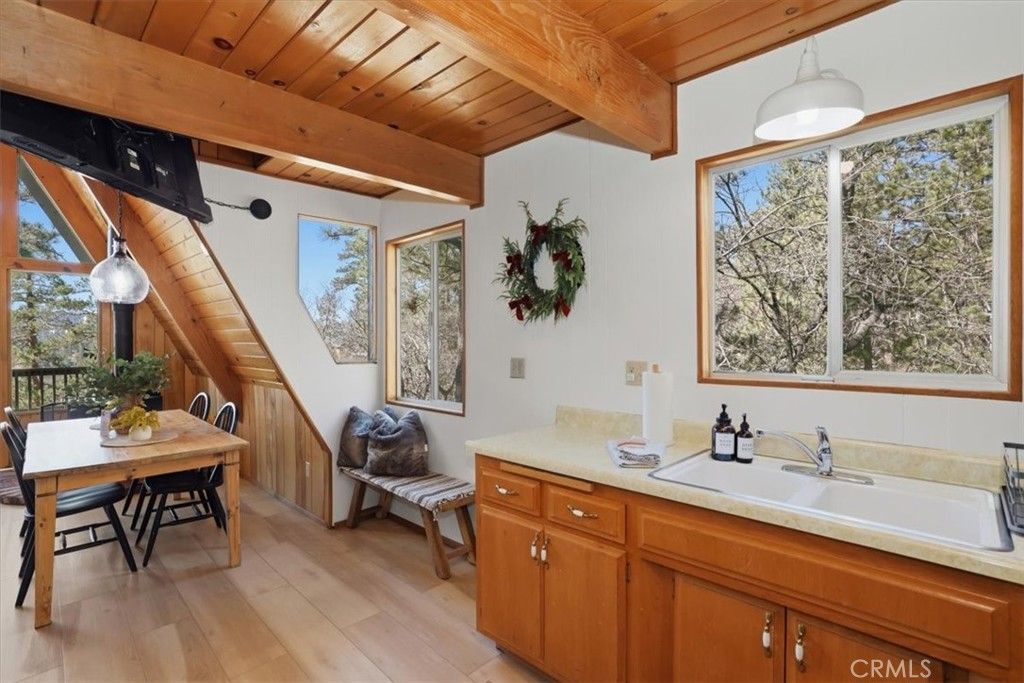 Image 14 of property listing at 1146 Ridge, Fawnskin, CA 92333