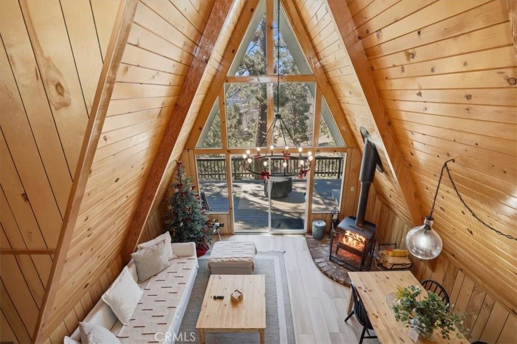 Image 18 of property listing at 1146 Ridge, Fawnskin, CA 92333