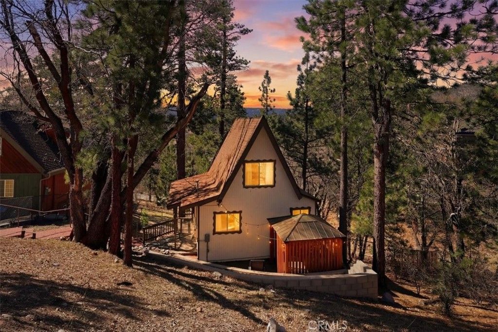 Image 2 of property listing at 1146 Ridge, Fawnskin, CA 92333