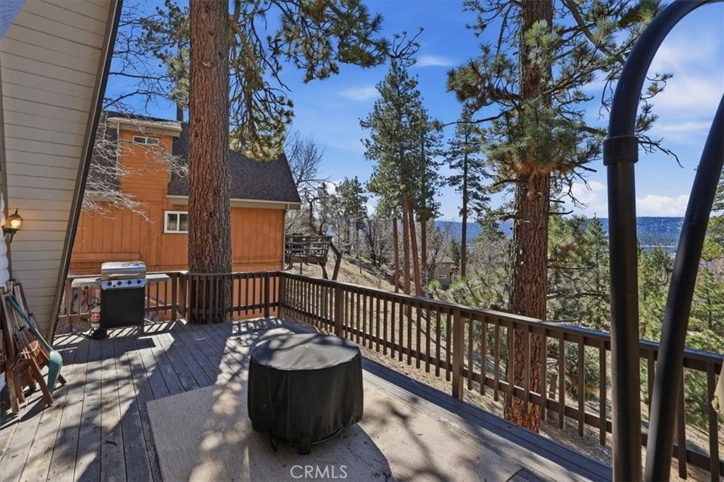 Image 25 of property listing at 1146 Ridge, Fawnskin, CA 92333