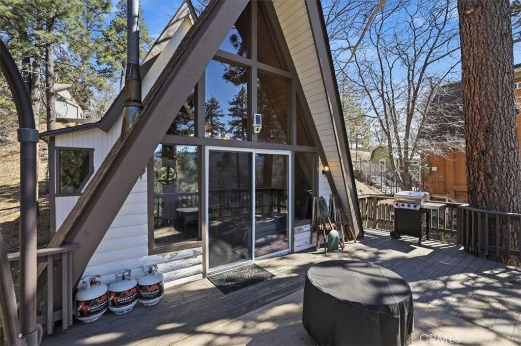 Image 30 of property listing at 1146 Ridge, Fawnskin, CA 92333