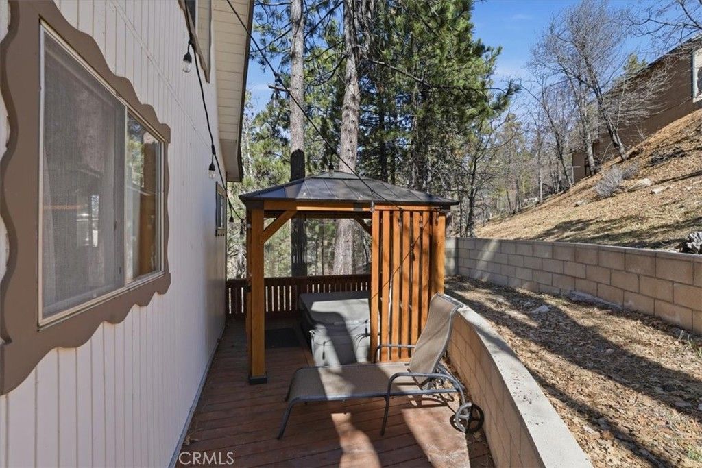 Image 35 of property listing at 1146 Ridge, Fawnskin, CA 92333