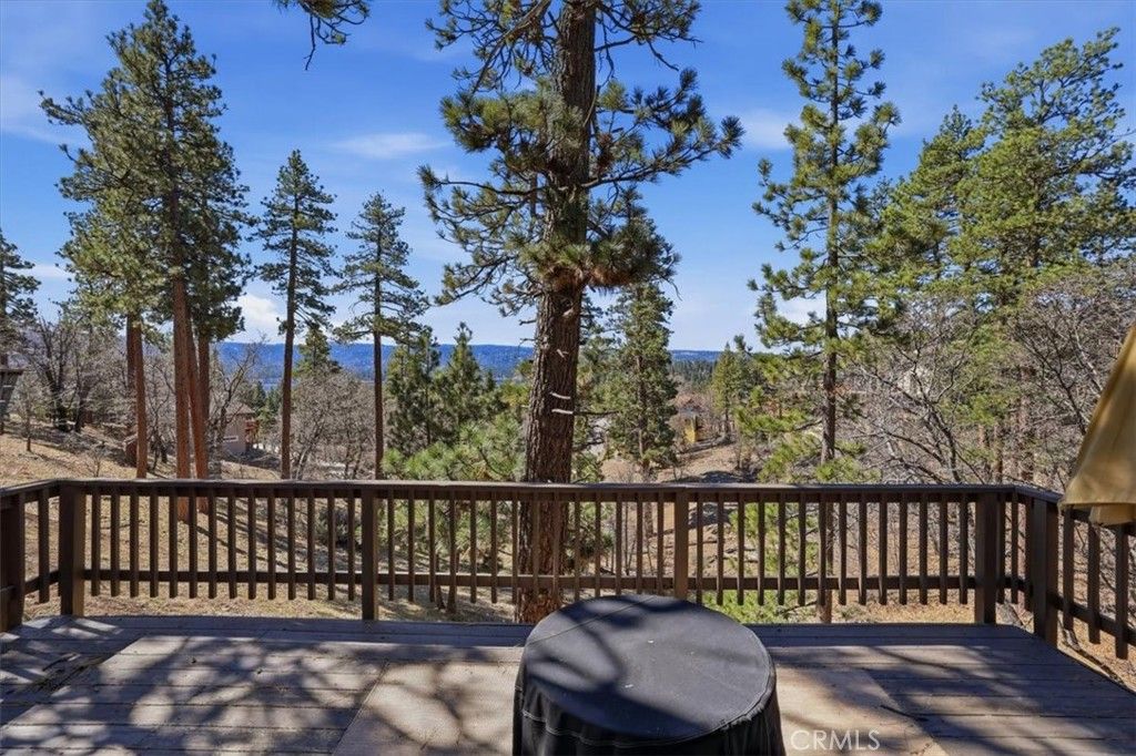 Image 4 of property listing at 1146 Ridge, Fawnskin, CA 92333