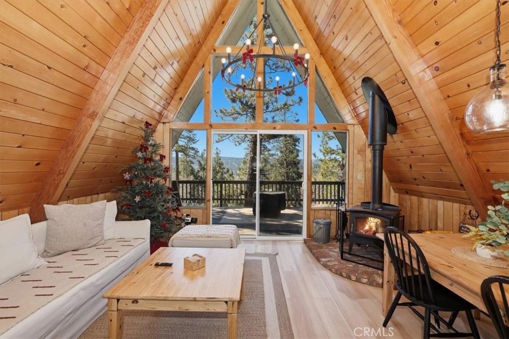 Image 5 of property listing at 1146 Ridge, Fawnskin, CA 92333