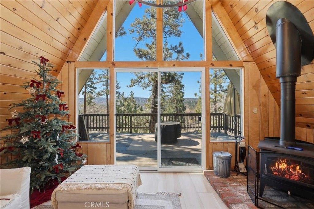 Image 7 of property listing at 1146 Ridge, Fawnskin, CA 92333