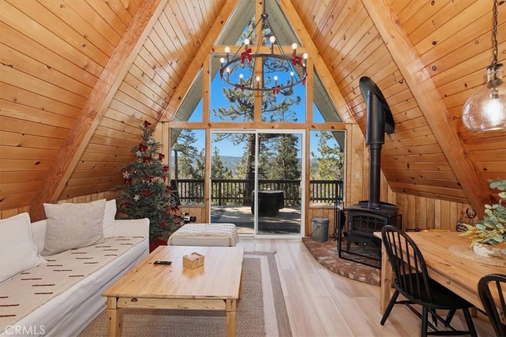 Image 8 of property listing at 1146 Ridge, Fawnskin, CA 92333