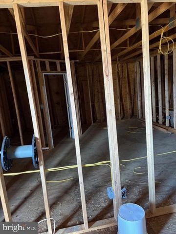 212 W GARDEN RD, Vineland, NJ 08360