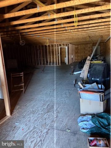 212 W GARDEN RD, Vineland, NJ 08360