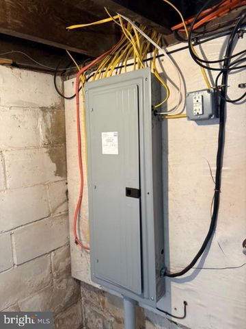 212 W GARDEN RD, Vineland, NJ 08360