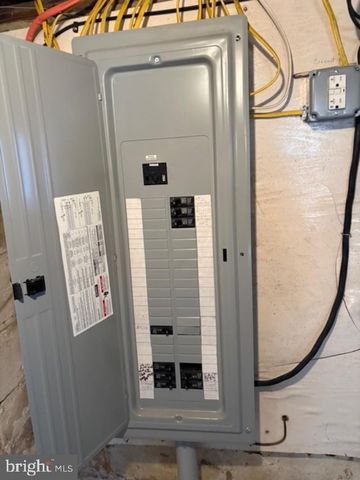 212 W GARDEN RD, Vineland, NJ 08360