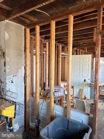 212 W GARDEN RD, Vineland, NJ 08360