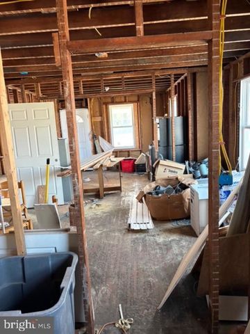 212 W GARDEN RD, Vineland, NJ 08360