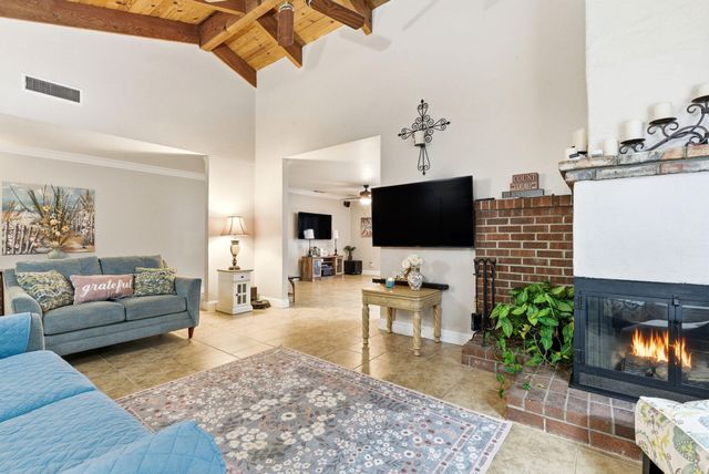 2544 W Harter Avenue W, Visalia, CA 93277