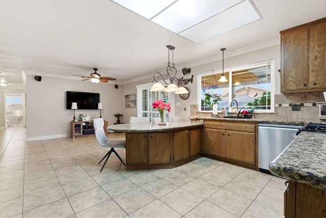 2544 W Harter Avenue W, Visalia, CA 93277