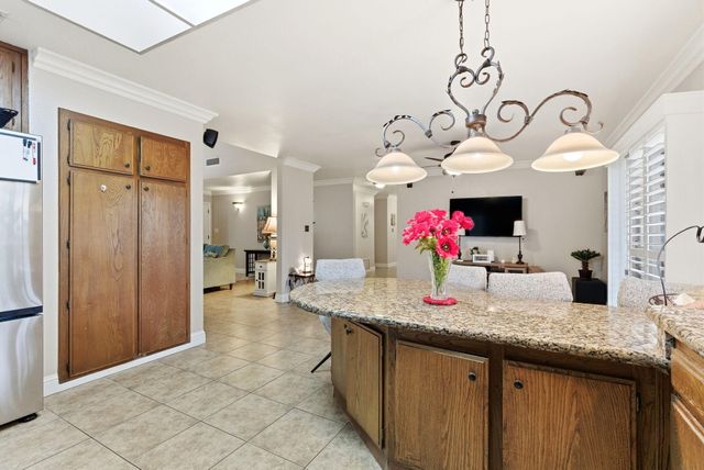 2544 W Harter Avenue W, Visalia, CA 93277