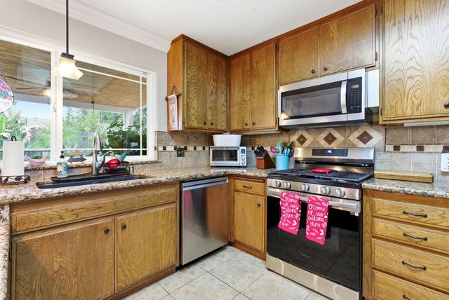 2544 W Harter Avenue W, Visalia, CA 93277