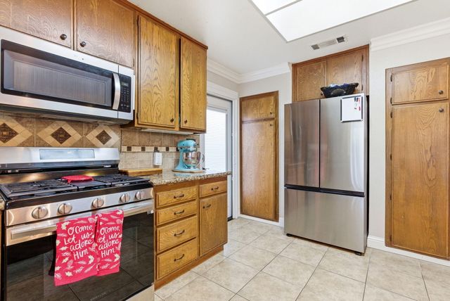 2544 W Harter Avenue W, Visalia, CA 93277