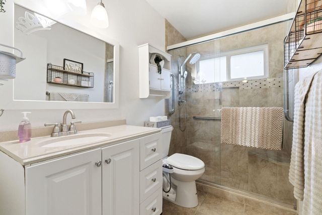 2544 W Harter Avenue W, Visalia, CA 93277