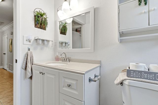 2544 W Harter Avenue W, Visalia, CA 93277