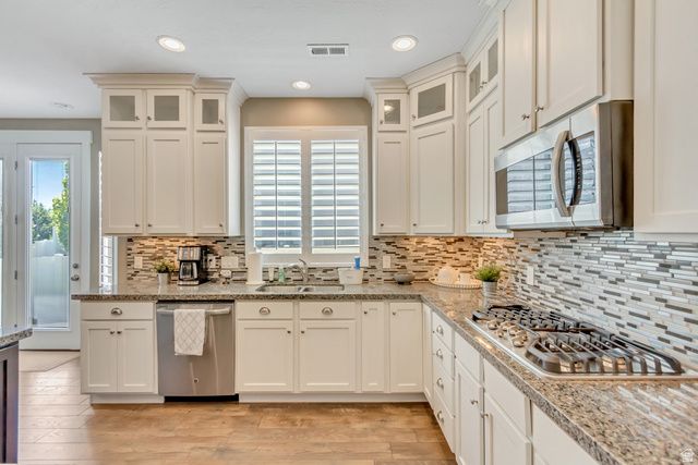 3961 W COASTAL DUNE DR, South Jordan, UT 84009