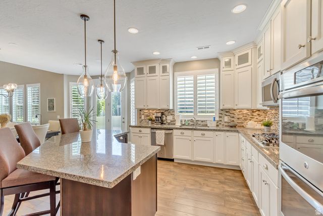 3961 W COASTAL DUNE DR, South Jordan, UT 84009