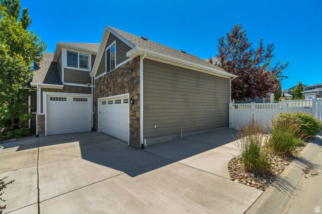 3961 W COASTAL DUNE DR, South Jordan, UT 84009
