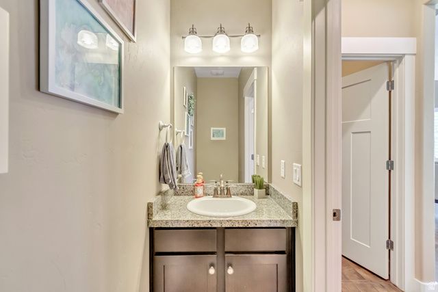 3961 W COASTAL DUNE DR, South Jordan, UT 84009