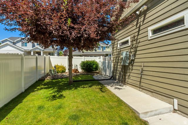 3961 W COASTAL DUNE DR, South Jordan, UT 84009
