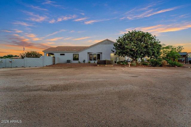 19738 W MARIPOSA Drive, Litchfield Park, AZ 85340