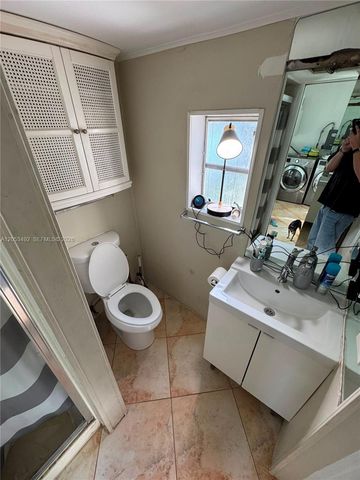 1941 NW 33rd St, Oakland Park, FL 33309