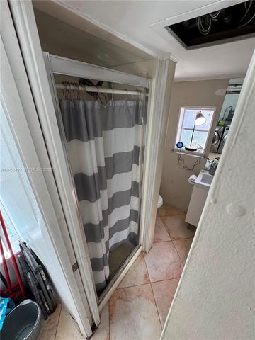 1941 NW 33rd St, Oakland Park, FL 33309