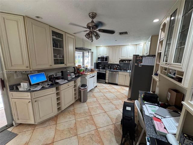 1941 NW 33rd St, Oakland Park, FL 33309