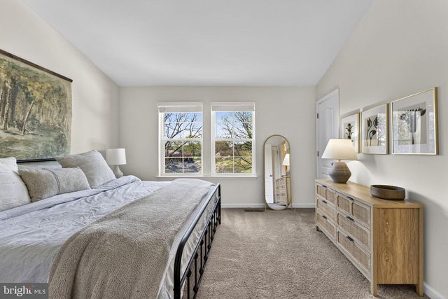 192 TATE MANOR DR, Charles Town, WV 25414