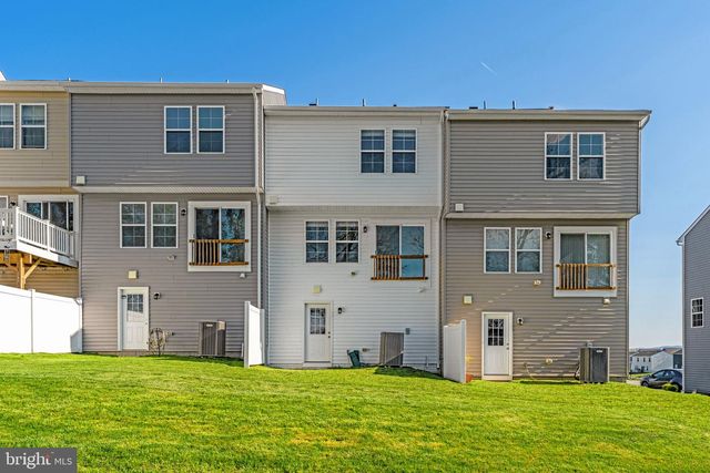 192 TATE MANOR DR, Charles Town, WV 25414
