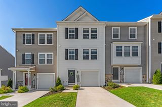 192 TATE MANOR DR, Charles Town, WV 25414