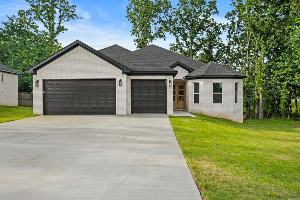 517 Forest Oak Cove, Jacksonville, AR 72076